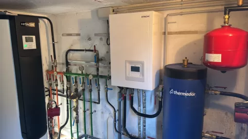 Remplacement d'une chaudière fioul par une pompe à chaleur air/eau d'une villa à Grimaud, Golfe de Saint-Tropez, ROSSO